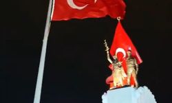 Hatay'da bayraklar fırtına nedeniyle geçici olarak indirildi