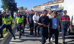 Manavgat'ta esnaf marka avukatlarını protesto için yol kapattı