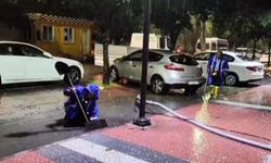 Mersin'de belediye ekipleri taşkın mesaisinde