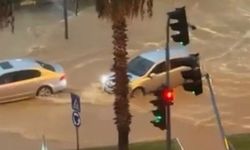 Mersin'de sağanak yağış hayatı olumsuz etkiledi