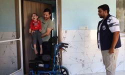 Tekerlekli sandalye sürpriziyle mutlu oldu