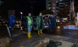 Mersin'de belediye ekipleri taşkın mesaisinde