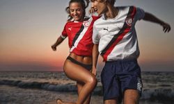 KKTC Milli Futbol Takımı formalarına PUMA reklamı 