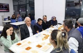 Gültak Akdeniz’de misafir olan depremzedelerle iftar açtı