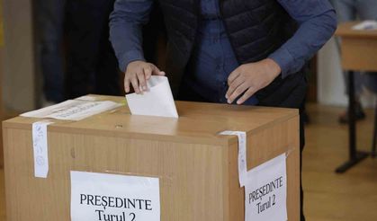 Romanya’da halk cumhurbaşkanlığı seçimi ikinci tur oylaması için sandık başında