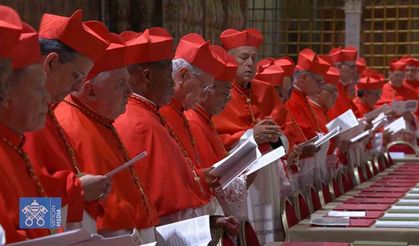 Sistina Şapeli’nde yeni papa seçimi başladı