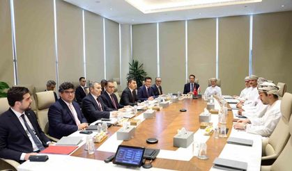 Bakan Bayraktar, Umman Yatırım Otoritesi Başkanı Al Murshidi ile görüştü