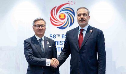 Bakan Fidan Malezya’da Laos Dışişleri Bakanı Phomvihane ile görüştü