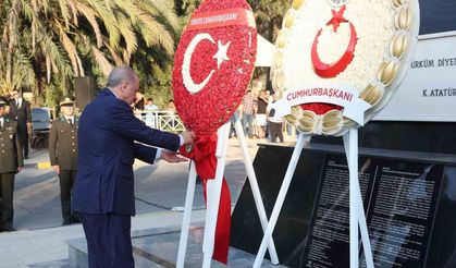 Cumhurbaşkanı Erdoğan, KKTC’de Atatürk Anıtı’na çelenk bıraktı