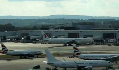 İngiltere kalkışlı tüm uçuşlar hava trafik kontrol sistemi arızası nedeniyle aksadı