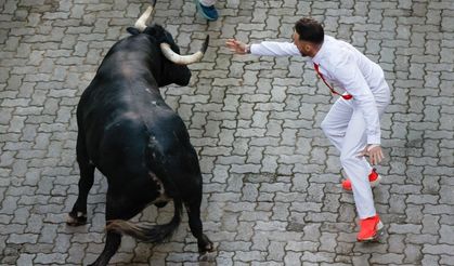 İspanya’da boğa koşularında 8 kişi yaralandı