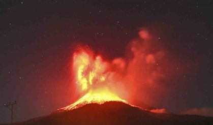 Endonezya’daki Lewotobi Laki-Laki Yanardağı’nda patlama