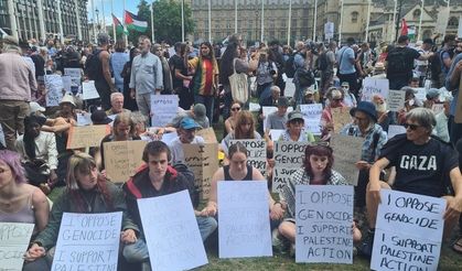 İngiltere’deki Filistin’e destek gösterilerine katılan 466 kişi gözaltına alındı