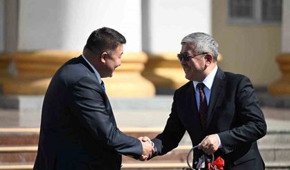 Kırgızistan Başbakanı Kasımaliyev, devlet kurumlarına 63 yeni aracın anahtarını teslim etti