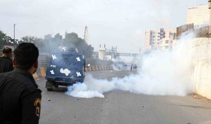 Pakistan’da eski Başbakan Khan destekçilerine polis müdahalesi: 300 gözaltı