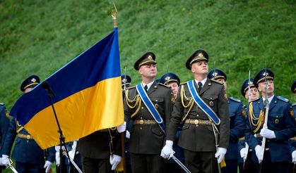 Zelenskiy: "Topraklarımızı işgalciye teslim etmeyeceğiz"