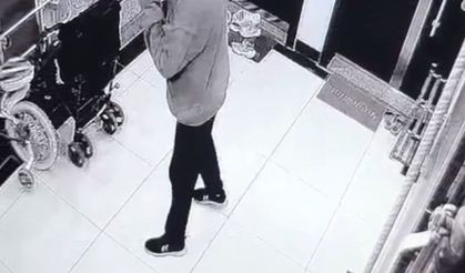 Ayakkabı hırsızlığı güvenlik kamerasında