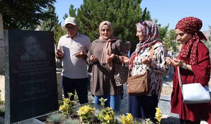 Bozlak ustası Neşet Ertaş kabri başında anıldı