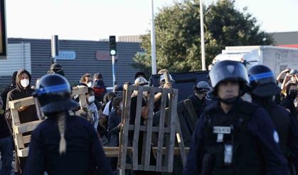 Fransa’da "Her şeyi durduralım" protestosu: Yollar kapatıldı, 103 kişi gözaltına alındı