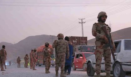 Pakistan’da çatışma: 12 asker hayatını kaybetti, 13 terörist öldürüldü