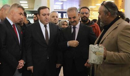 Ağrı’da "Nuh Tufanı" temalı sergi sanatseverlerle buluştu