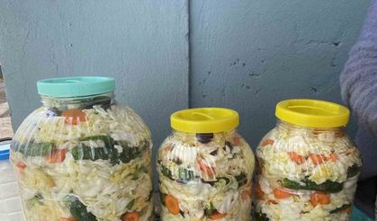 Ağrılı kadınların geleneksel turşu kurma mesaisi başladı