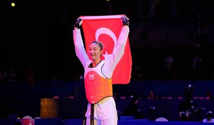 Balıkesir’in gururu Nafia Kuş Aydın, ikinci kez dünya şampiyonu