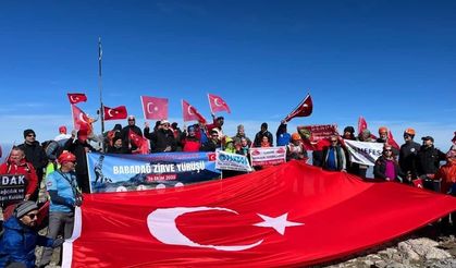 Cumhuriyet coşkusu Babadağ’ın zirvesine taşındı