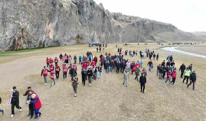 Diyadin Kanyonu’nda Cumhuriyet’in 102. yılına özel doğa yürüyüşü