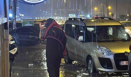 Düzce’de şiddetli yağış sokakları göle çevirdi