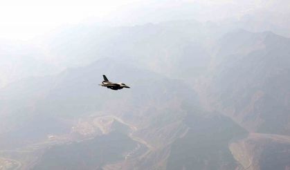 Erdoğan’ın Maskat Havaalanına inişinde F-16 savaş uçakları eşlik etti