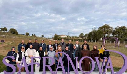 Eski Tarım Bakanı Mehdi Eker safran hasadı yaptı