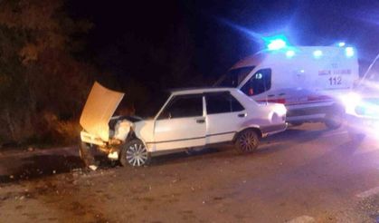 Kafa kafaya çarpışan otomobillerde 4 çocuk yaralandı