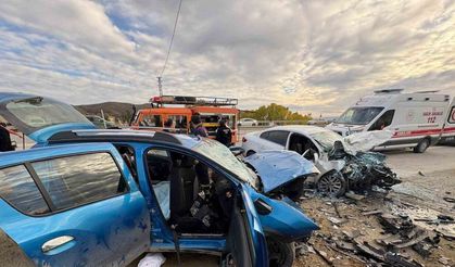 Kastamonu’da iki otomobil çarpıştı: 1 ölü, 5 yaralı