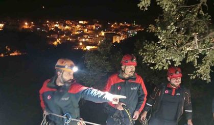 Kayalıklarda mahsur kalan şahıs AFAD ekiplerince kurtarıldı