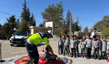 Kilis’te ilkokul öğrencilerine mobil trafik aracıyla eğitim verildi