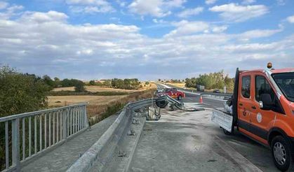 Kırklareli’nde tır dereye düştü sürücü yaralandı