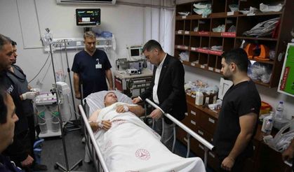 Nöbet tutan polise bıçaklı saldırı