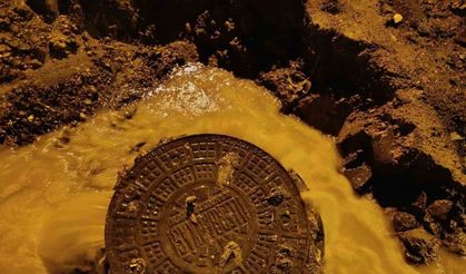 Tekirdağ’da sağanak yağışta altyapı çöktü, rögarlar taştı