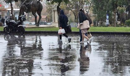 Tekirdağ’da sağanak yağışta vatandaşlar kaçacak yer aradı