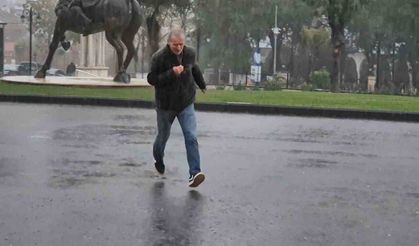 Tekirdağ’da şiddetli yağış sokakları göle çevirdi