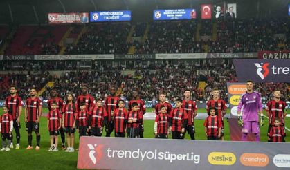 Trendyol Süper Lig: Gaziantep FK: 0 - Fenerbahçe: 2 (Maç devam ediyor)