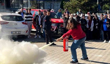 Üniversite öğrencileri yangına karşı tatbikatla bilinçlendirildi