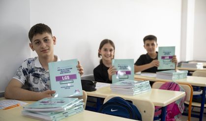 Büyükşehir’den 5 Bin Öğrenciye Ücretsiz Kaynak Kitap Desteği