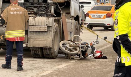 Tır ile çarpışan motosikletteki anne ve 2 aylık bebeği öldü