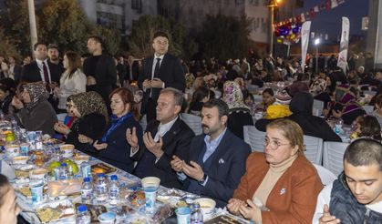 Vahap Seçer ve Hoşyar Sarıyıldız Akdeniz’de İftarda Buluştu