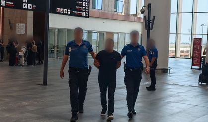 13 yıl hapis cezasıyla aranan şahıs havalimanında yakalandı