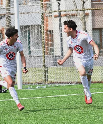 Yunusemre Belediyespor üst üste üçüncü kez şampiyon