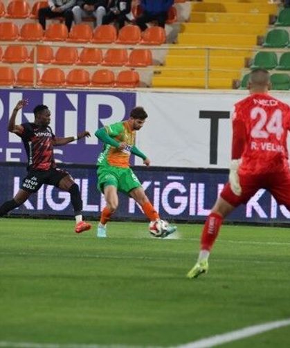 Trendyol Süper Lig: Corendon Alanyaspor: 0 - Gençlerbirliği: 0 (İlk yarı)