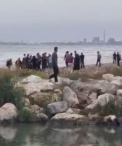 Mersin'de denize giren 3 gençten biri hayatını kaybetti